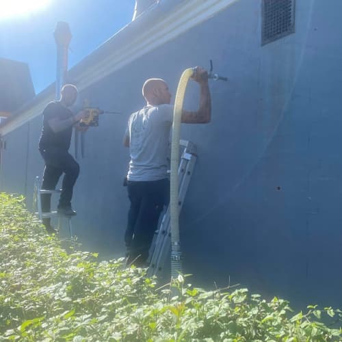 Hulmur klargjort til isolering
